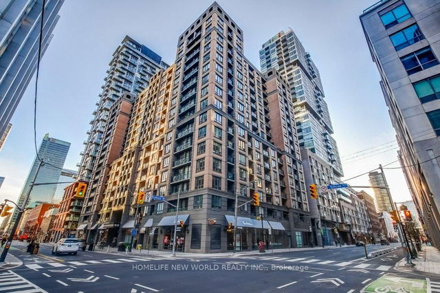 1520 - 140 Simcoe Street