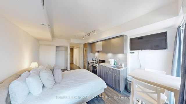 1227 - 251 Jarvis Street
