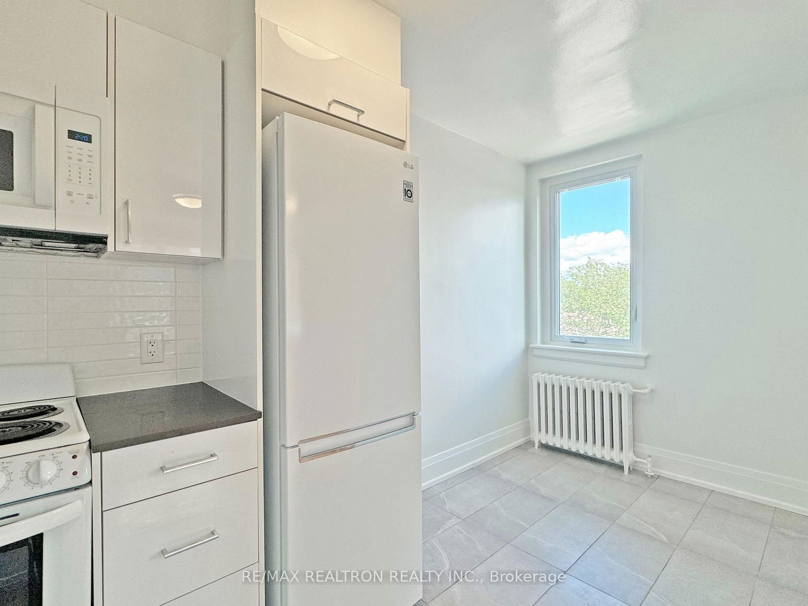 Condo for lease at 221-398 Avenue Road, Toronto, Casa Loma, M4V 2H5 - MLS: C12118904