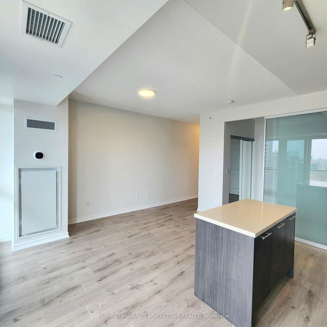 2911 - 386 Yonge Street