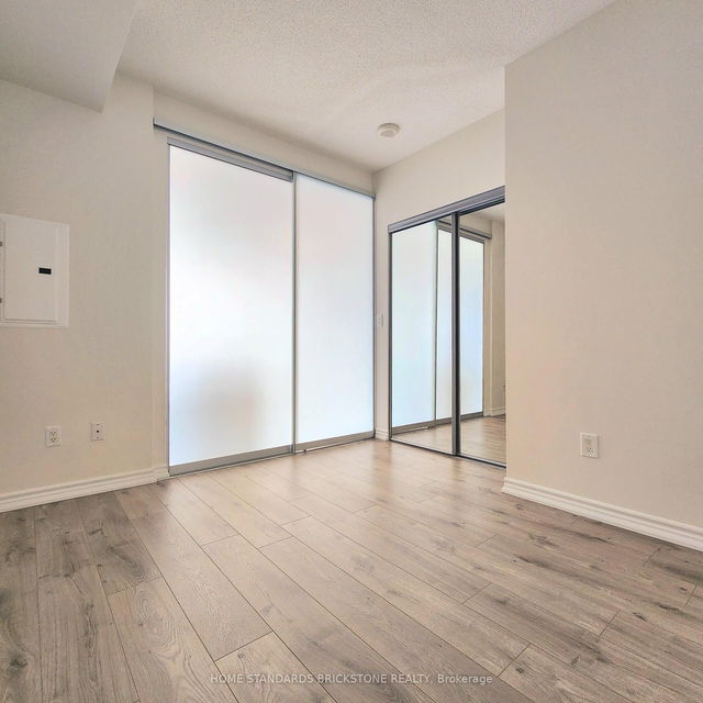 2911 - 386 Yonge Street