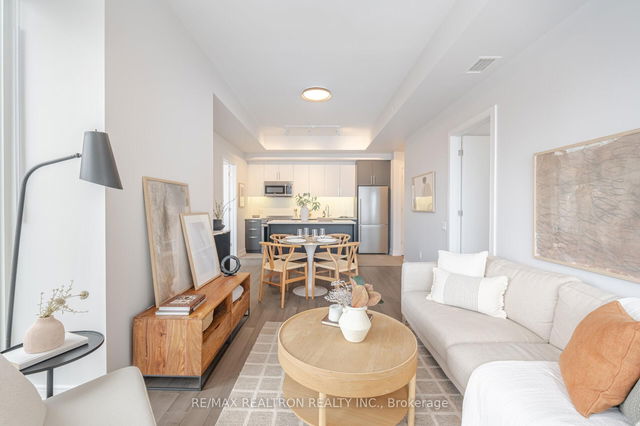 805 - 664 Spadina Avenue