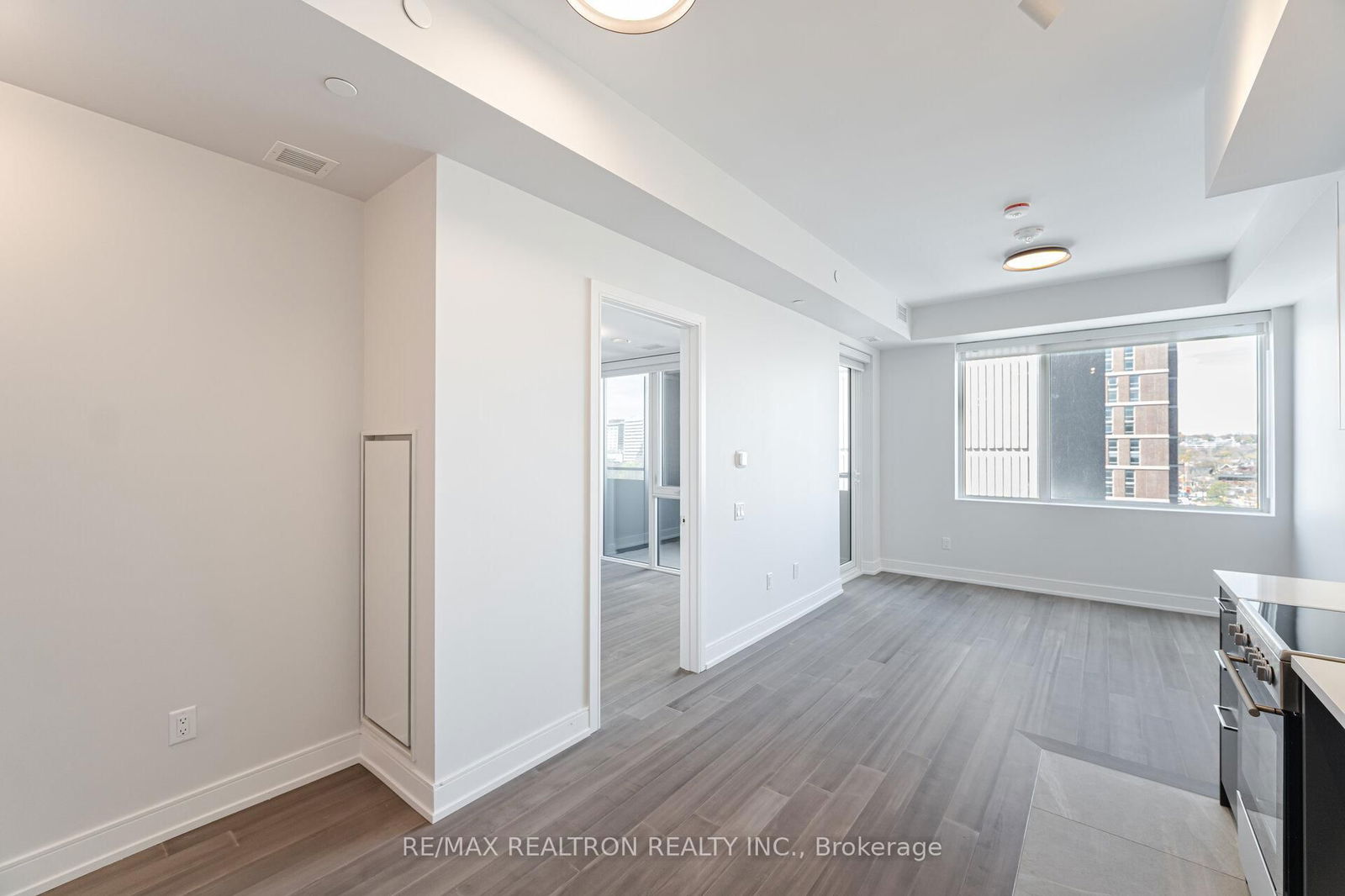 Condo for lease at 904-664 Spadina Avenue, Toronto, University, M5S 2H7 - MLS: C12119131