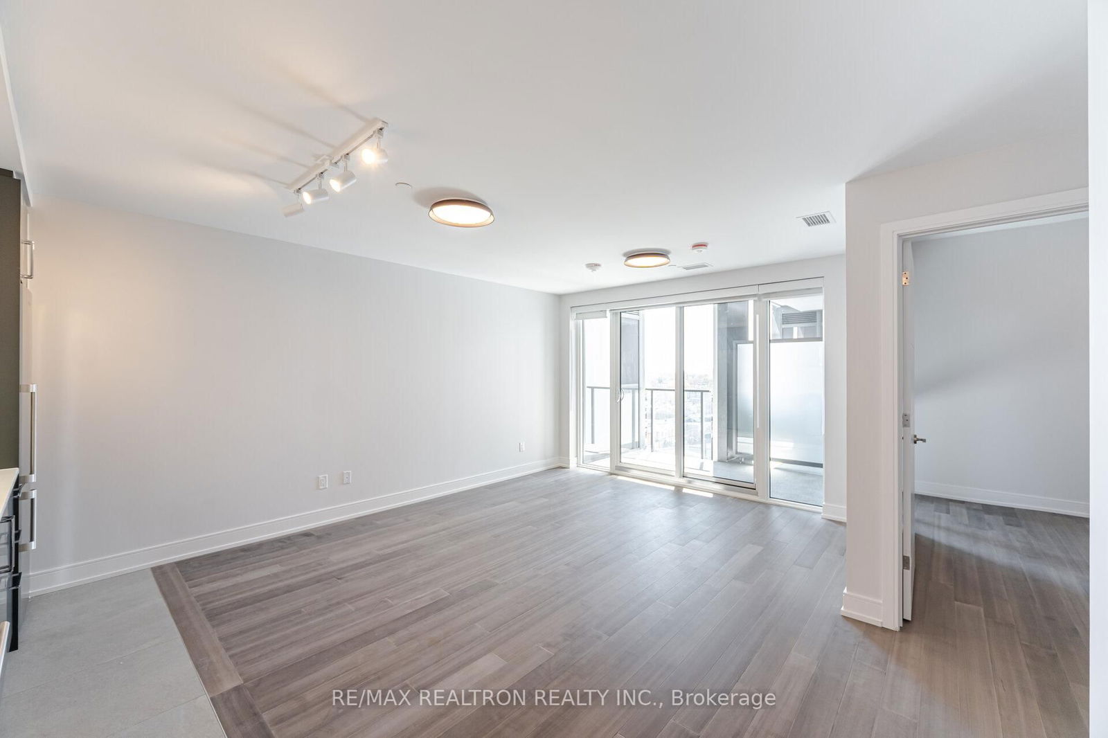 Condo for lease at 910-664 Spadina Avenue, Toronto, University, M5S 2H7 - MLS: C12119167