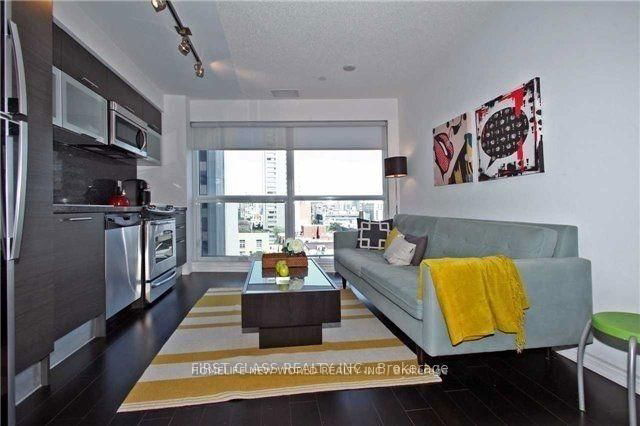 606 - 386 Yonge Street
