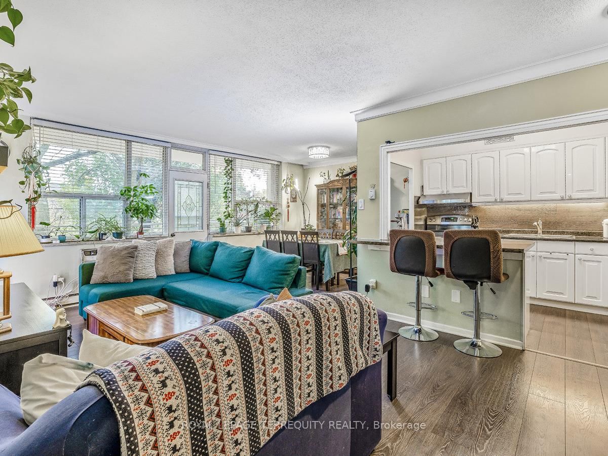 Listing Image 7