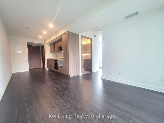 1006 - 19 Bathurst Street