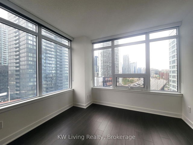 1006 - 19 Bathurst Street