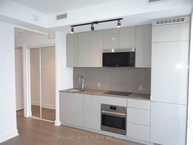 1002 - 7 Grenville Street