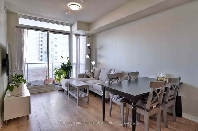809 - 36 Forest Manor Road