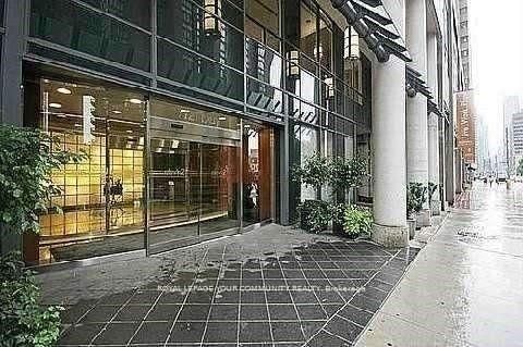 702 - 1121 Bay Street