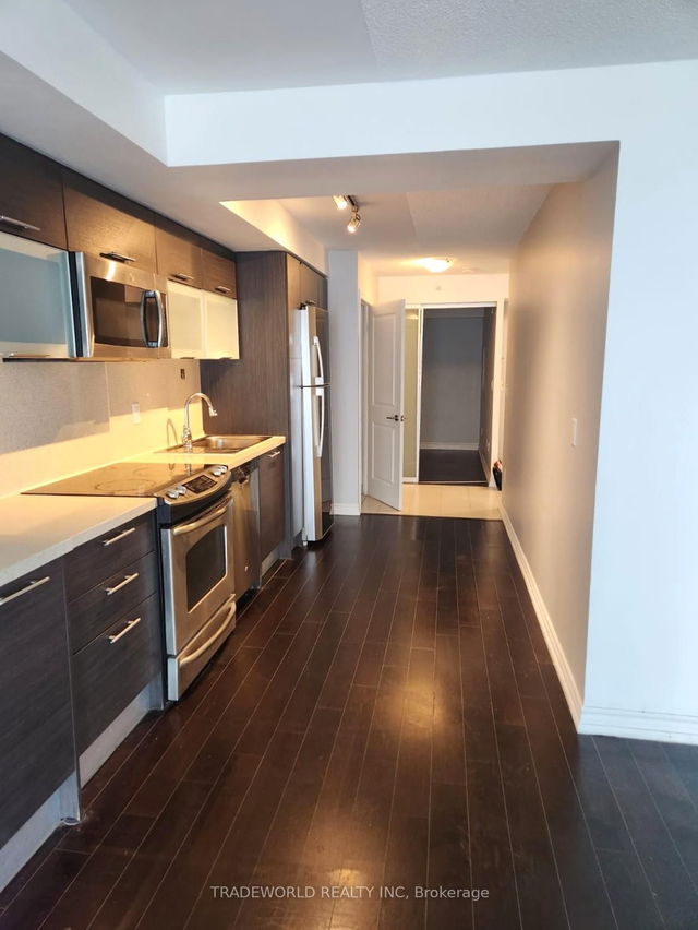 1124 - 386 Yonge Street