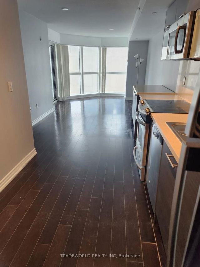1124 - 386 Yonge Street