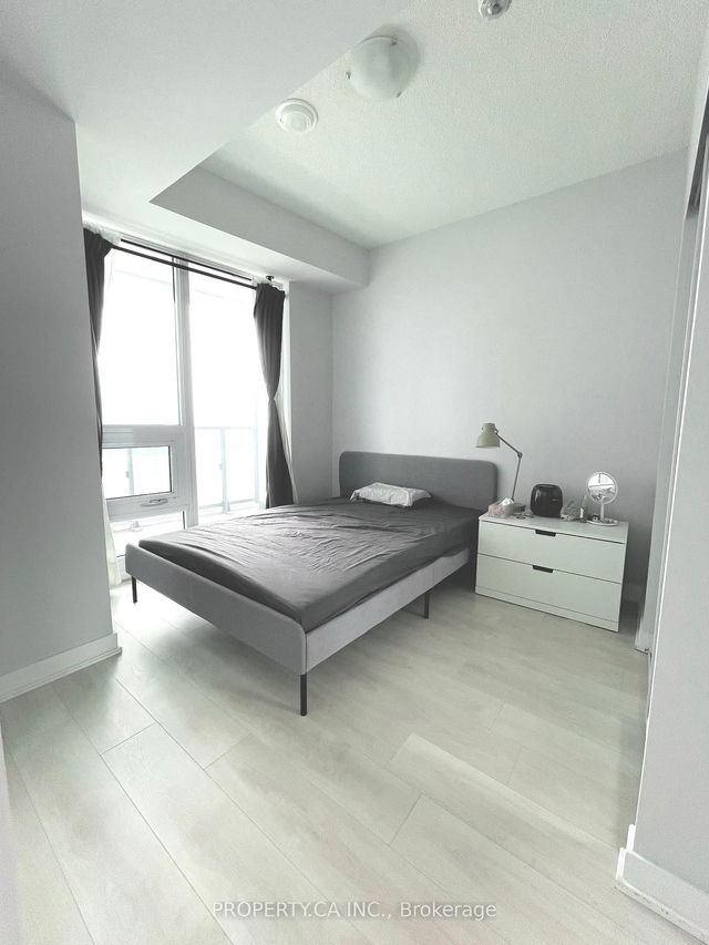 4207 - 2221 Yonge Street