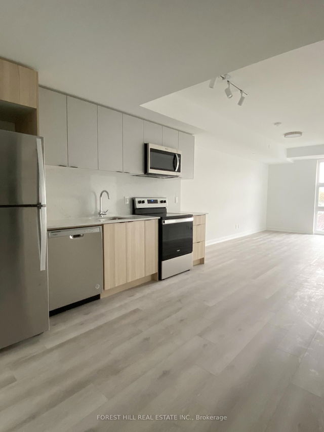 410 - 2000 Bathurst Street