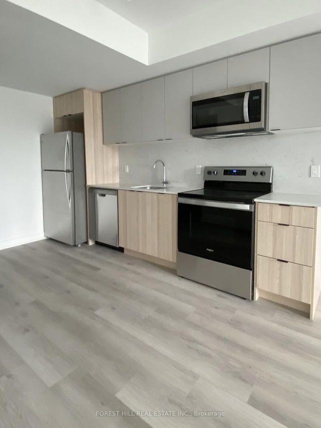 410 - 2000 Bathurst Street