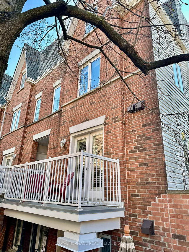 3016 - 12 Sudbury Street