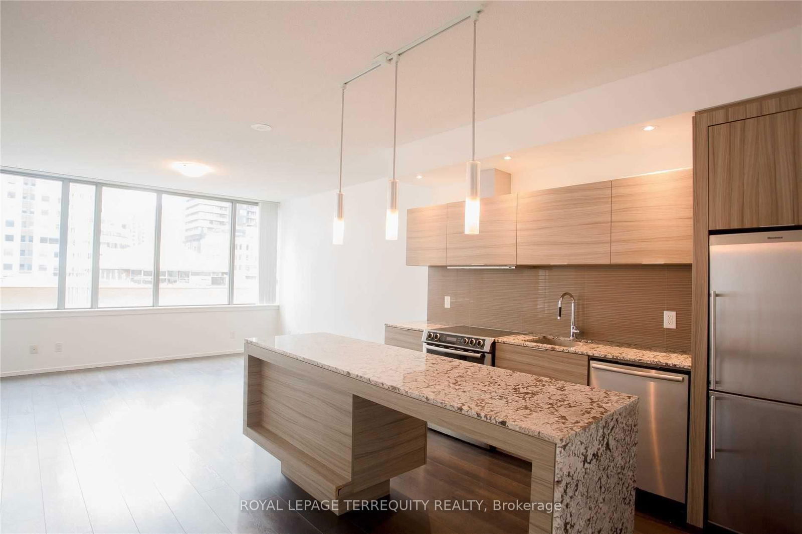 Condo for lease at 305-8 Charlotte Street, Toronto, Waterfront Communities C1, M5V 0K4 - MLS: C12120342