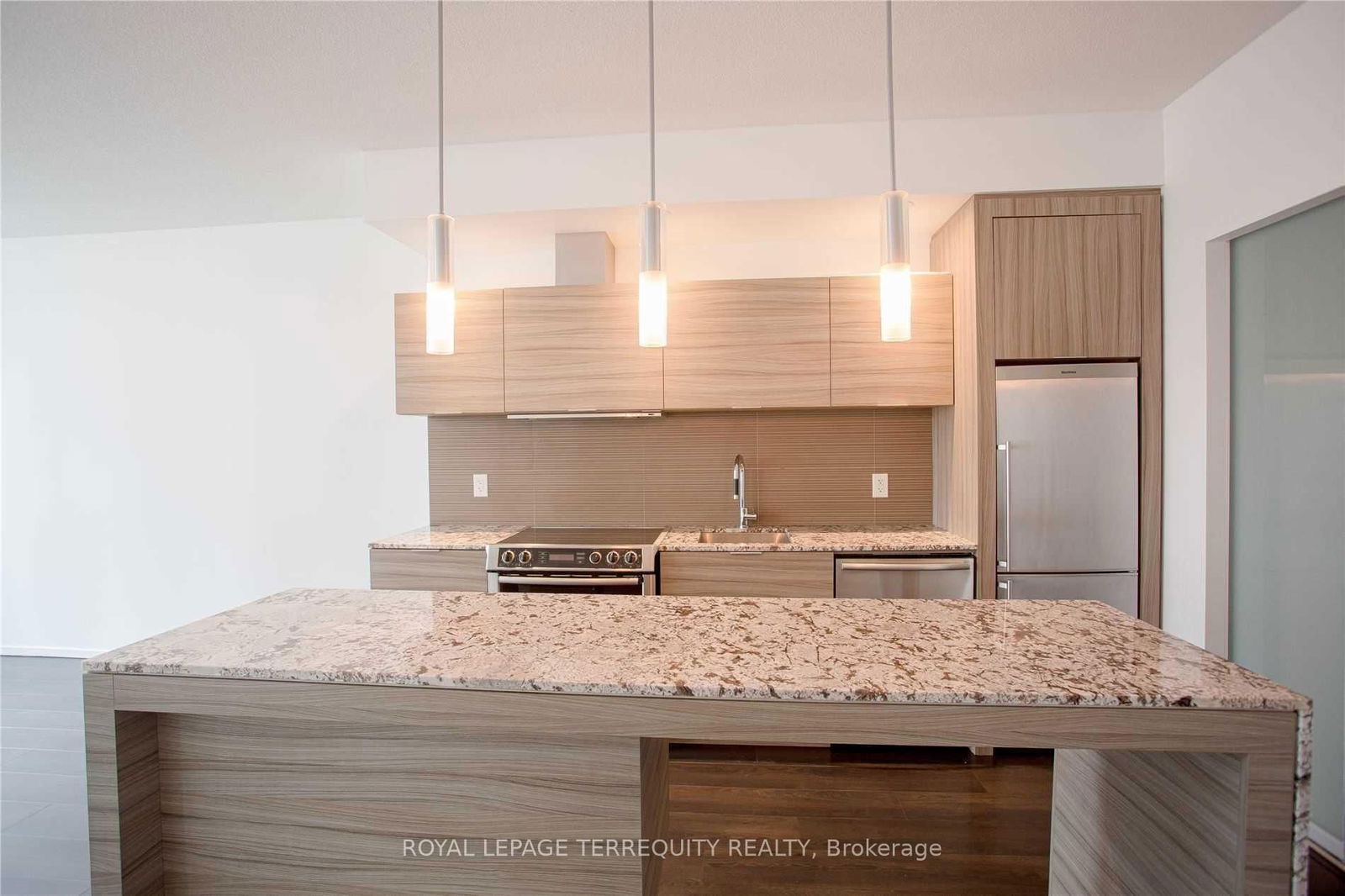 Condo for lease at 305-8 Charlotte Street, Toronto, Waterfront Communities C1, M5V 0K4 - MLS: C12120342