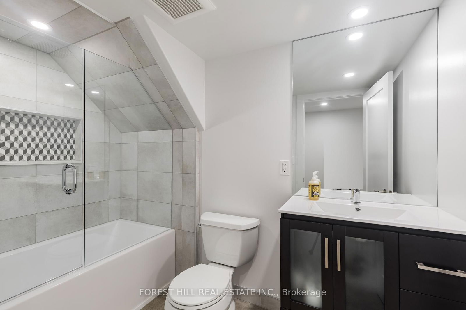 Semi-Detached House for lease at Lower-13 Barton Avenue, Toronto, Annex, M5R 1G7 - MLS: C12120561