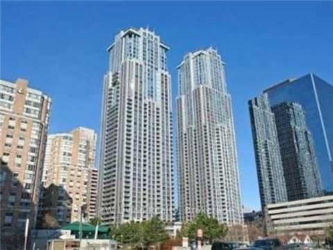 1009 - 761 Bay Street