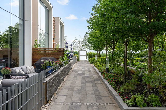 Th 115 - 29 Queens Quay
