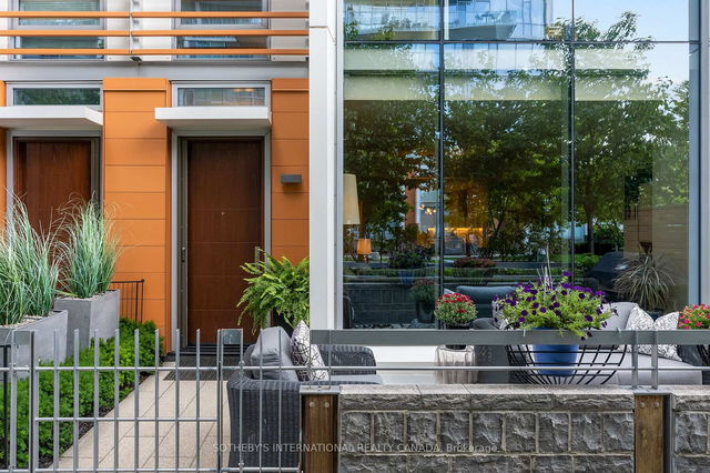 Th 115 - 29 Queens Quay