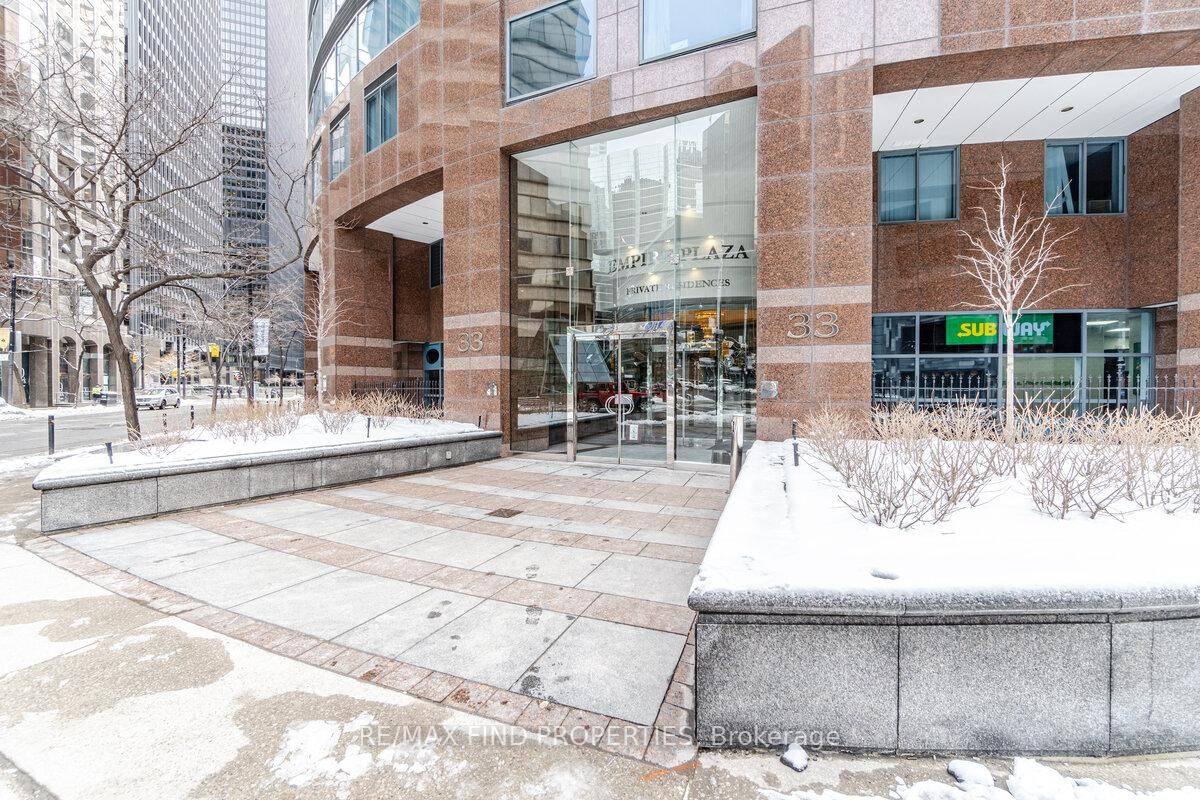 Condo for sale at 1105-33 University Avenue, Toronto, Waterfront Communities C1, M5J 2S7 - MLS: C12120917