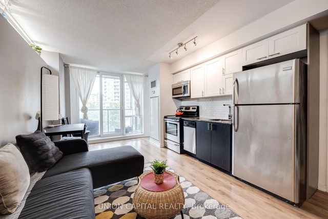 402 - 20 Joe Shuster Way