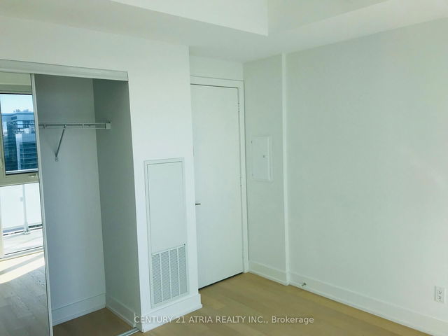 2512 - 7 grenville Street