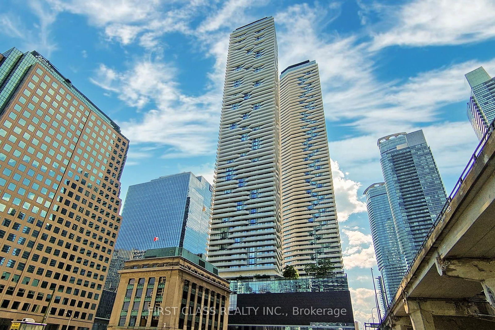 Condo for lease at 2206-100 Harbour Street, Toronto, Waterfront Communities C1, M5J 2T5 - MLS: C12121399
