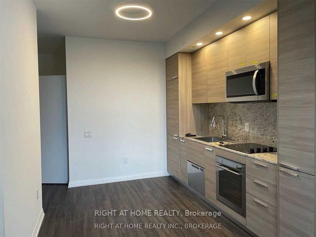 1601 - 75 Canterbury Place