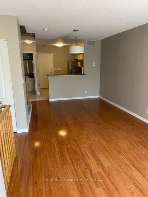 1126 - 28 Sommerset Way