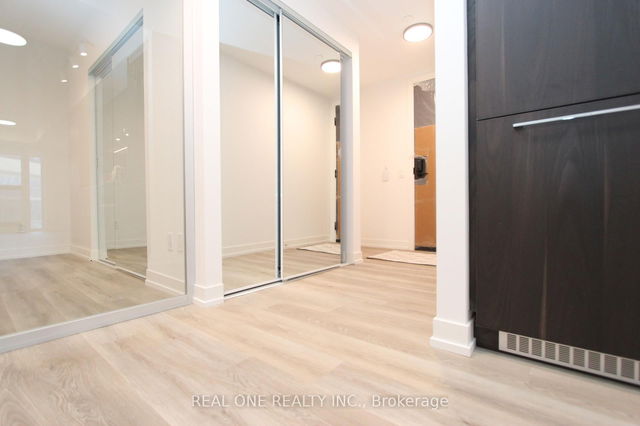 806 - 771 Yonge Street