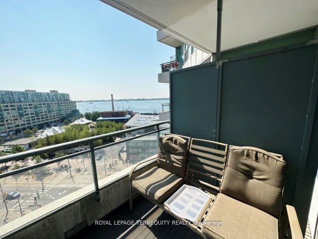 1202 - 228 Queens Quay