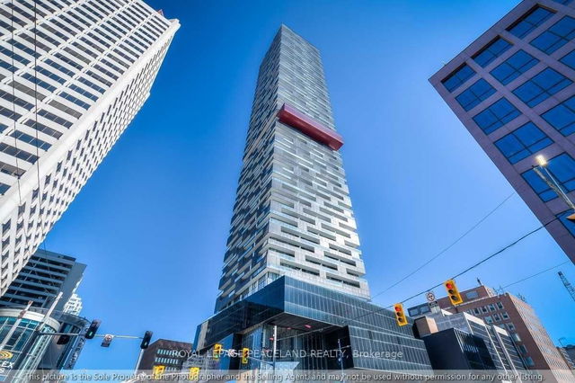 807 - 8 Eglinton Avenue