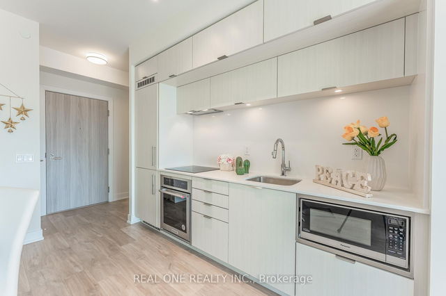 303 - 80 Vanauley Street