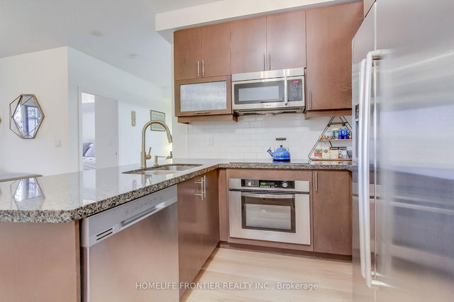 710 - 35 Balmuto Street