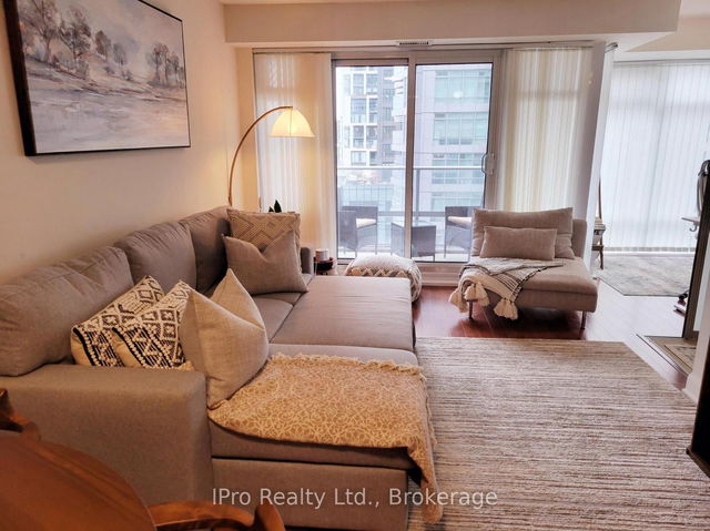 1204 - 2191 Yonge Street