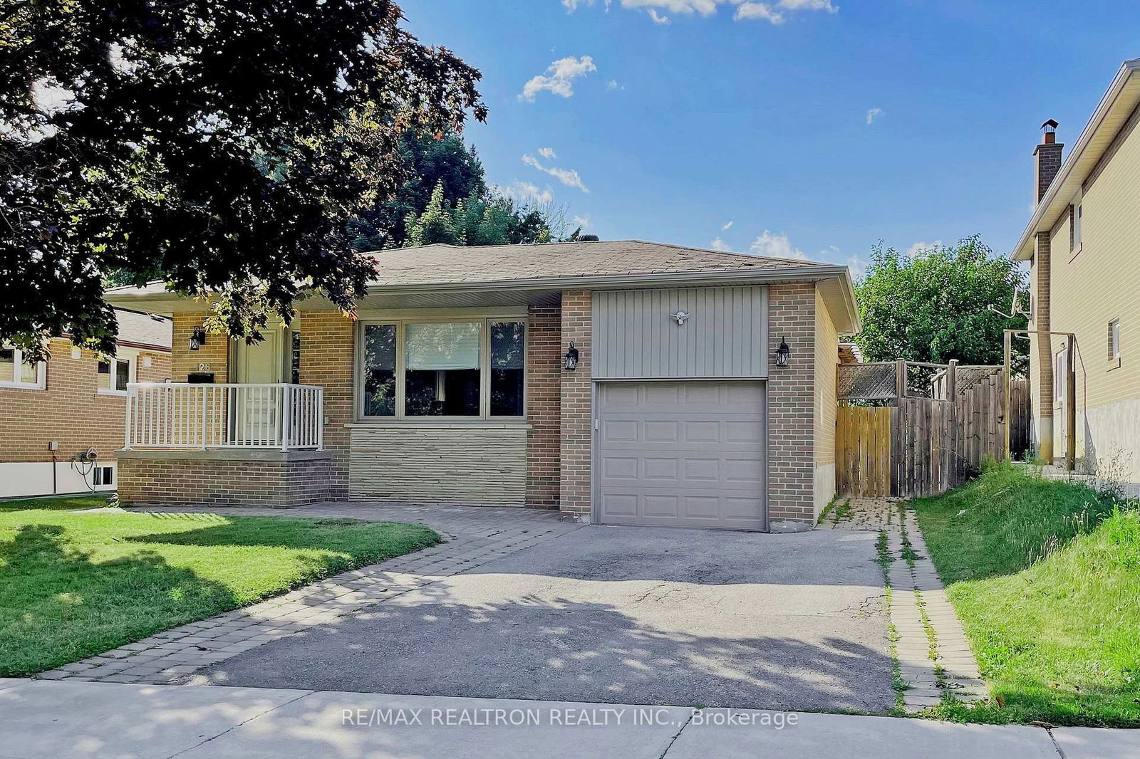 Detached House for lease at Main Fl-126 Brahms Avenue, Toronto, Hillcrest Village, M2H 1H8 - MLS: C12122687