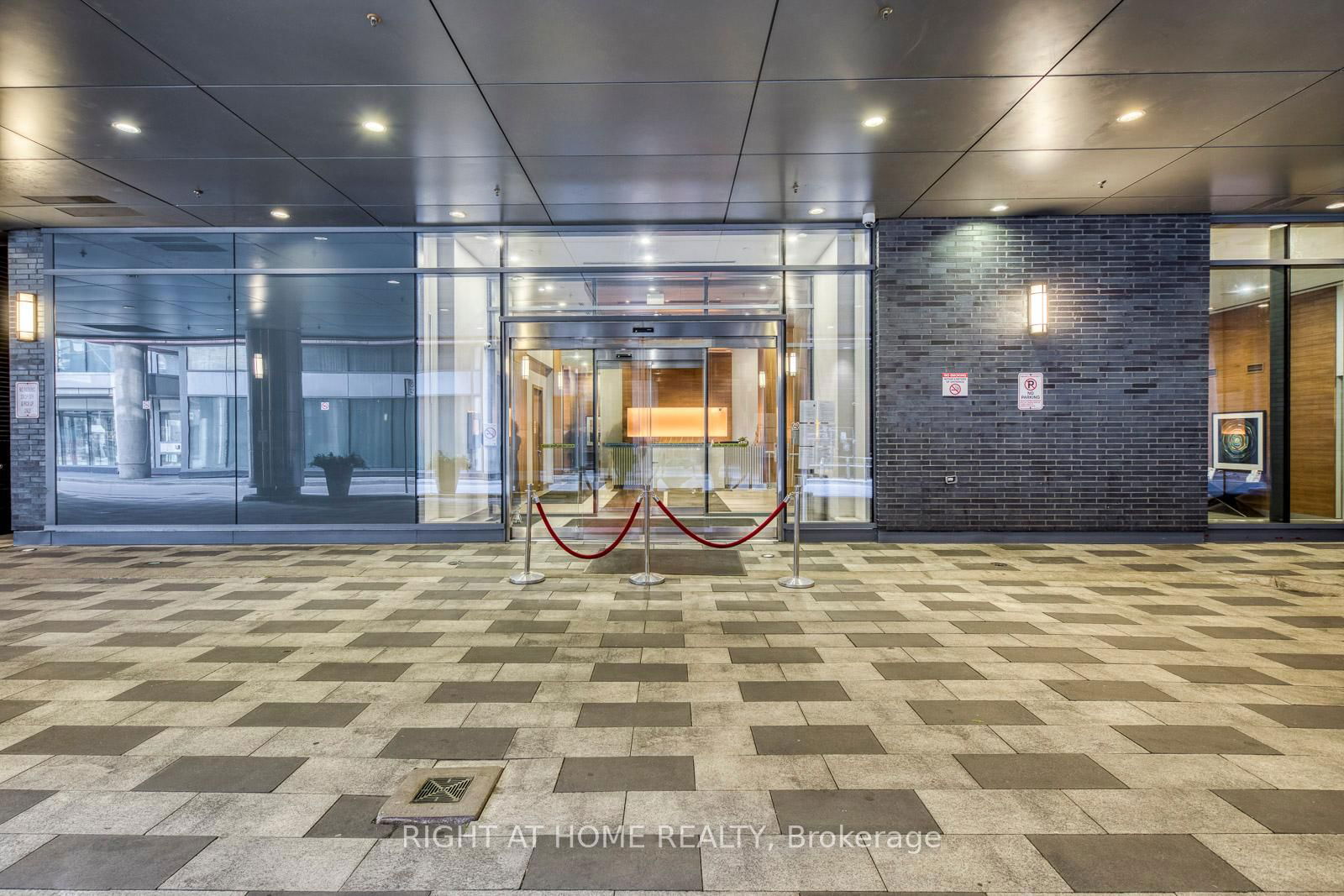 Condo for sale at 1306-295 Adelaide Street, Toronto, Waterfront Communities C1, M5V 0L4 - MLS: C12122802