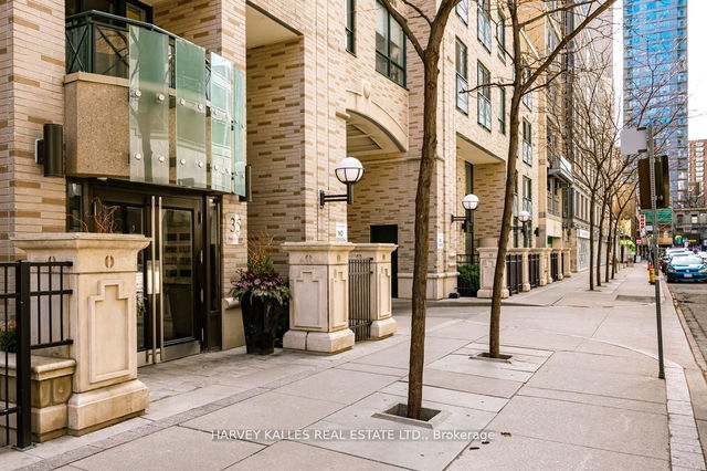 1210 - 35 Hayden Street