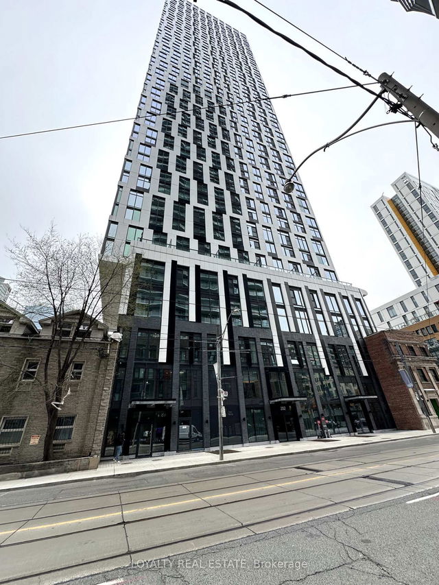 602 - 252 Church Street
