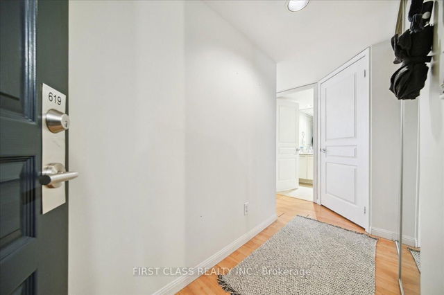 619 - 140 Simcoe Street