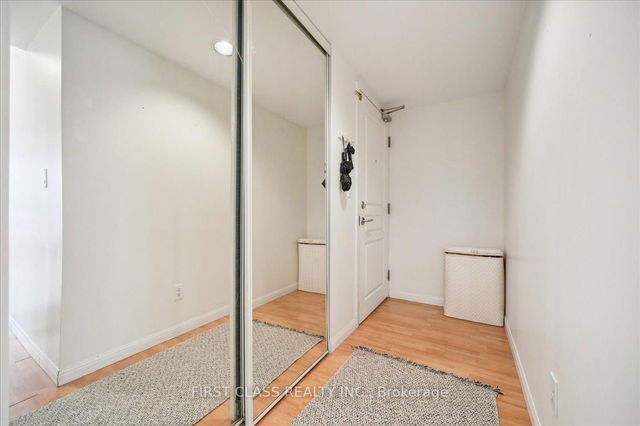 619 - 140 Simcoe Street