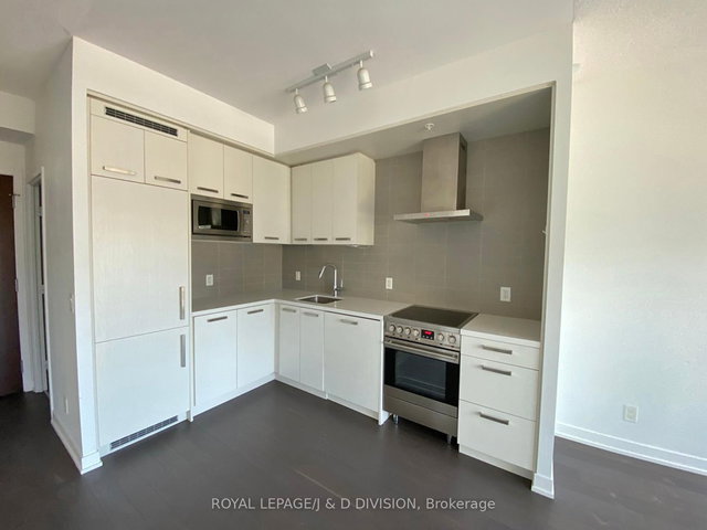 S811 - 120 Bayview Avenue