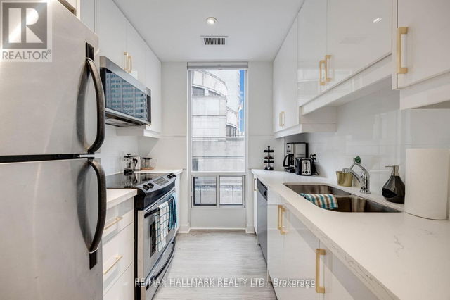 402 - 85 Bloor Street