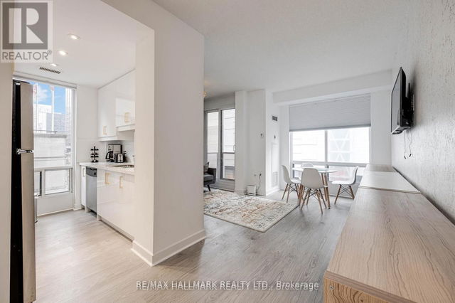 402 - 85 Bloor Street