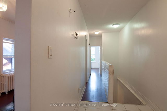 Upper - 567 Oakwood Avenue