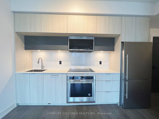 927 - 25 Adra Grado Way
